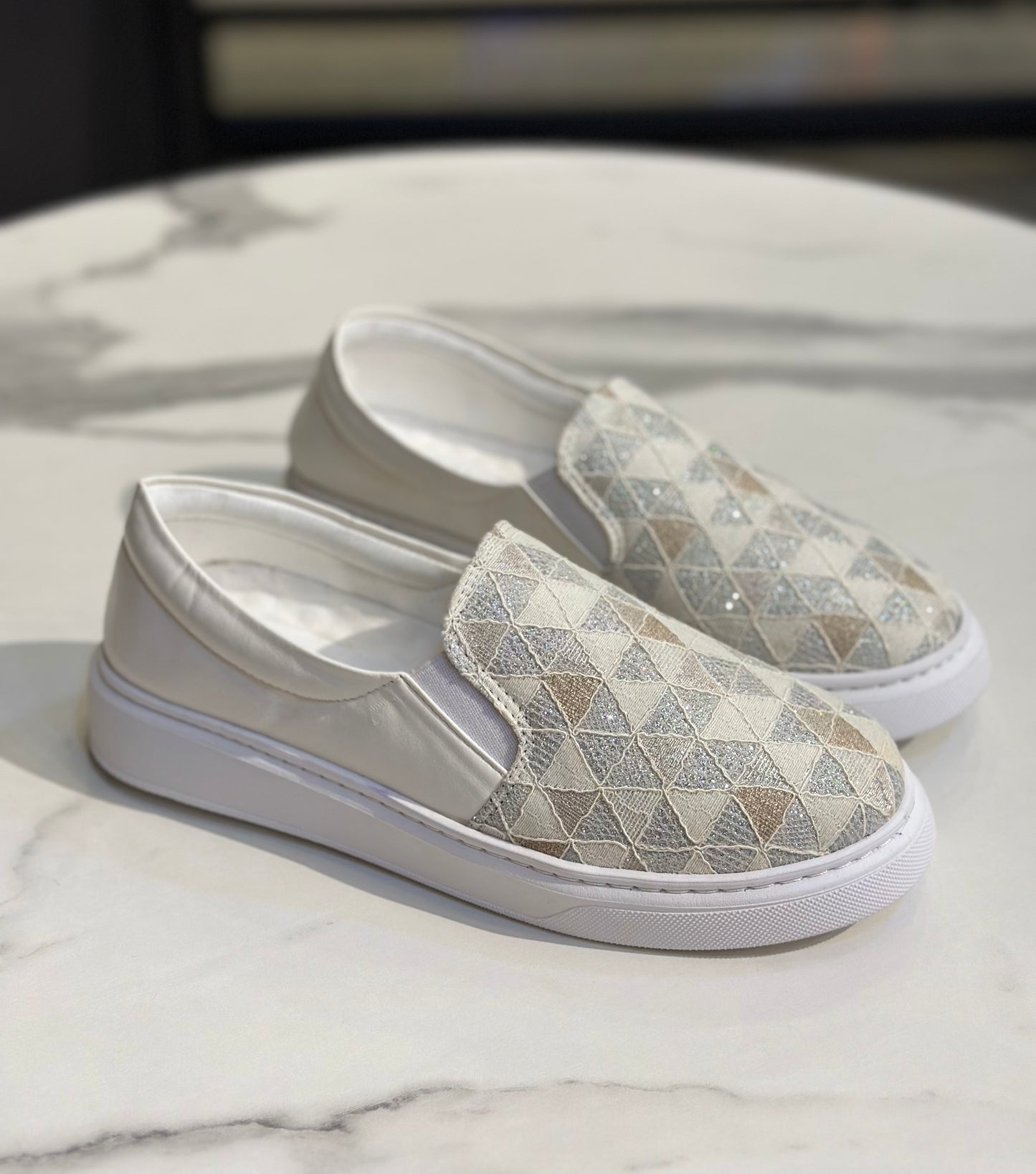 Glitter Diamond Pattern Slip-On Sneakers