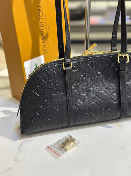 Elegant Embossed Leather Shoulder Bag with Structured Design