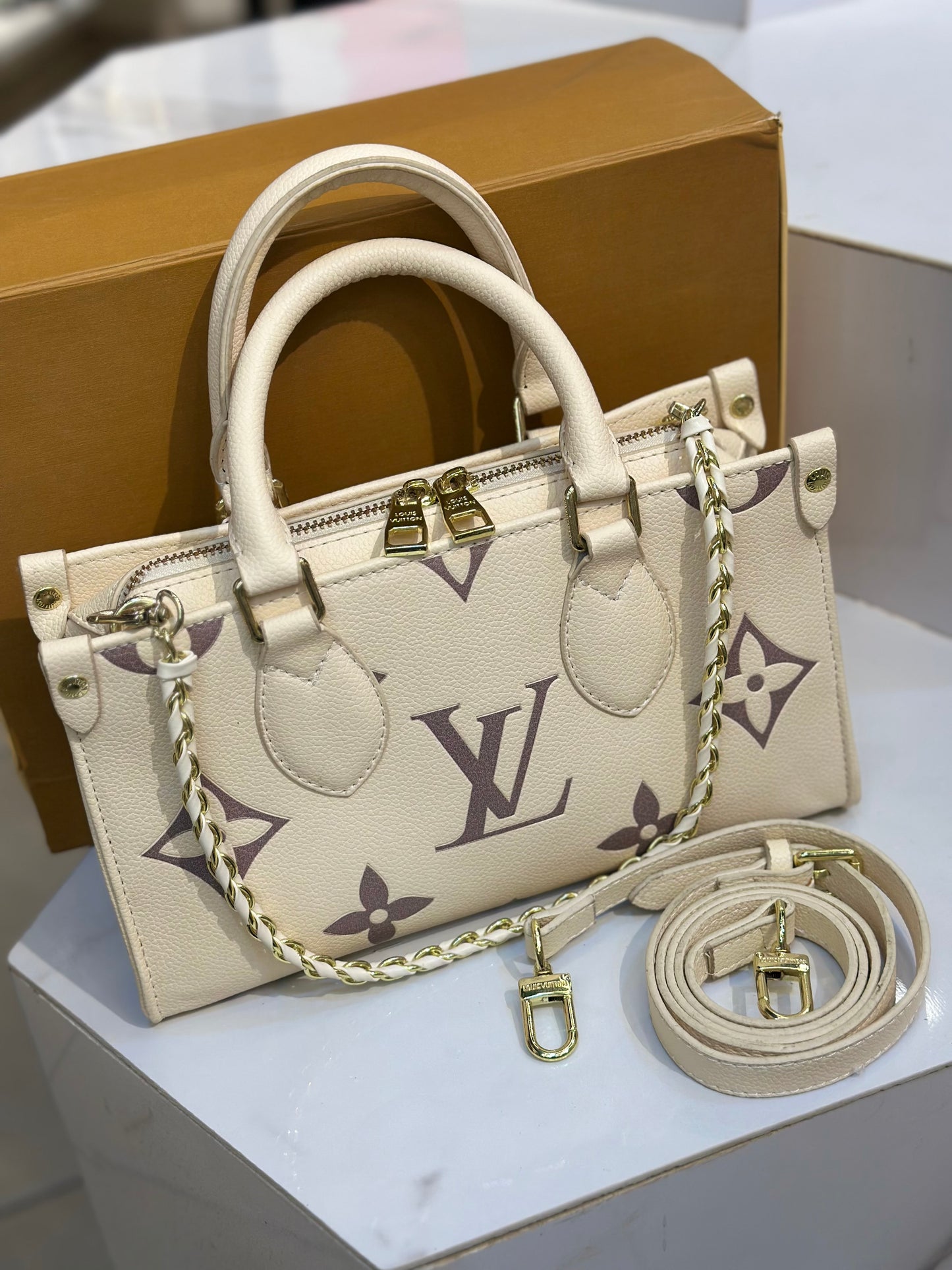 lv shoulder bag -on the go edition