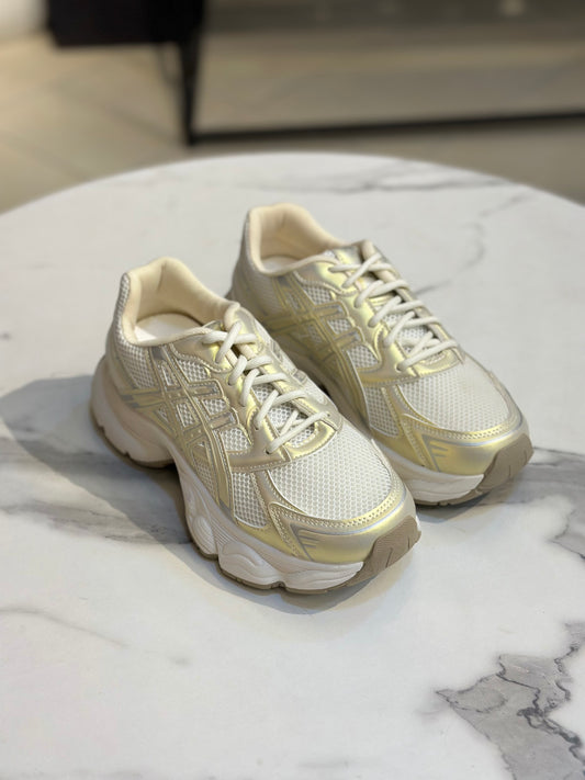 CloudWalk Chunky Comfort Sneakers