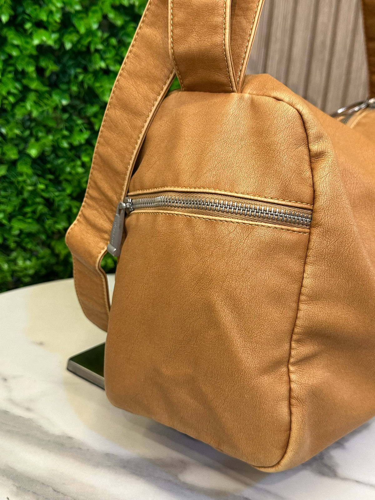 Soft Leather Shoulder Bag – Spacious Crossbody with Adjustable Strap