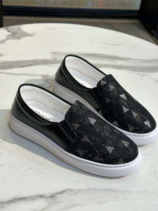 Glitter Diamond Pattern Slip-On Sneakers