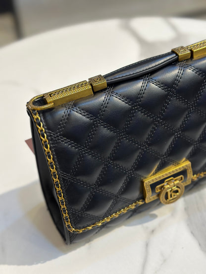 Antique Style Hand & Crossbody Bag – A True Statement Piece