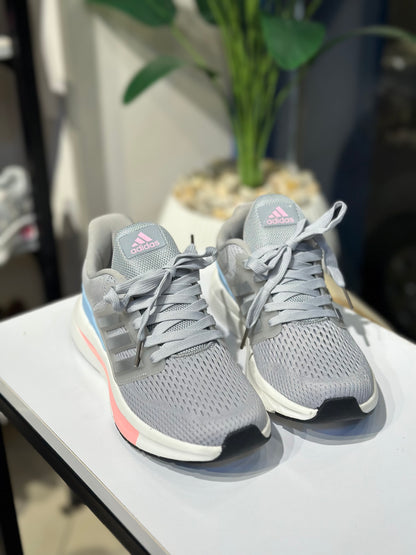 Running Sneakers – Vietnam Edition