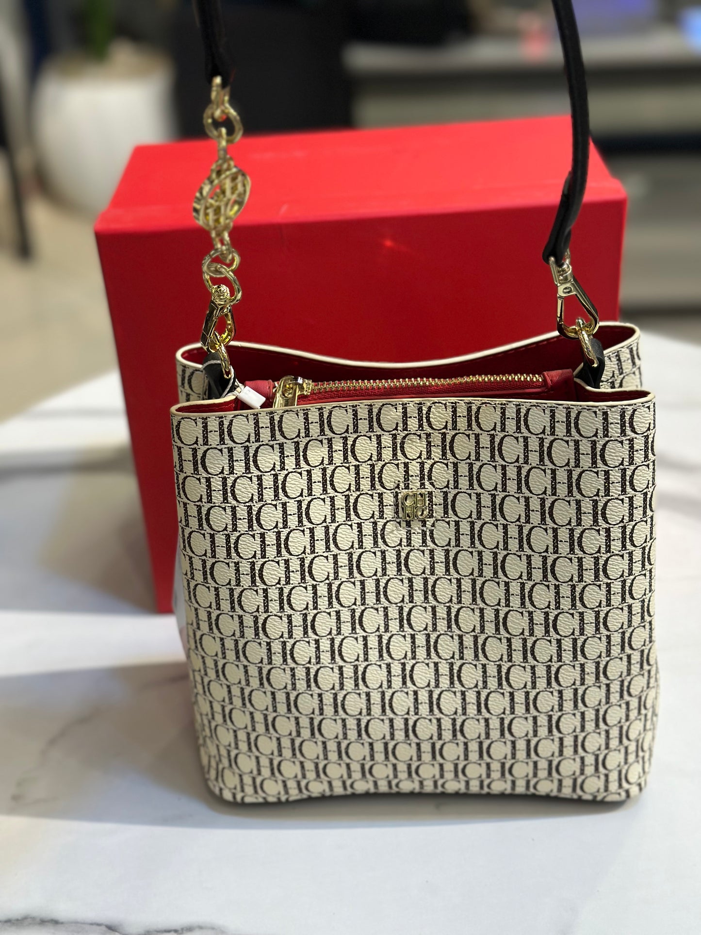 Elegant CH-Inspired Handbag – 2 Straps for Multiple Styles with Premium Box