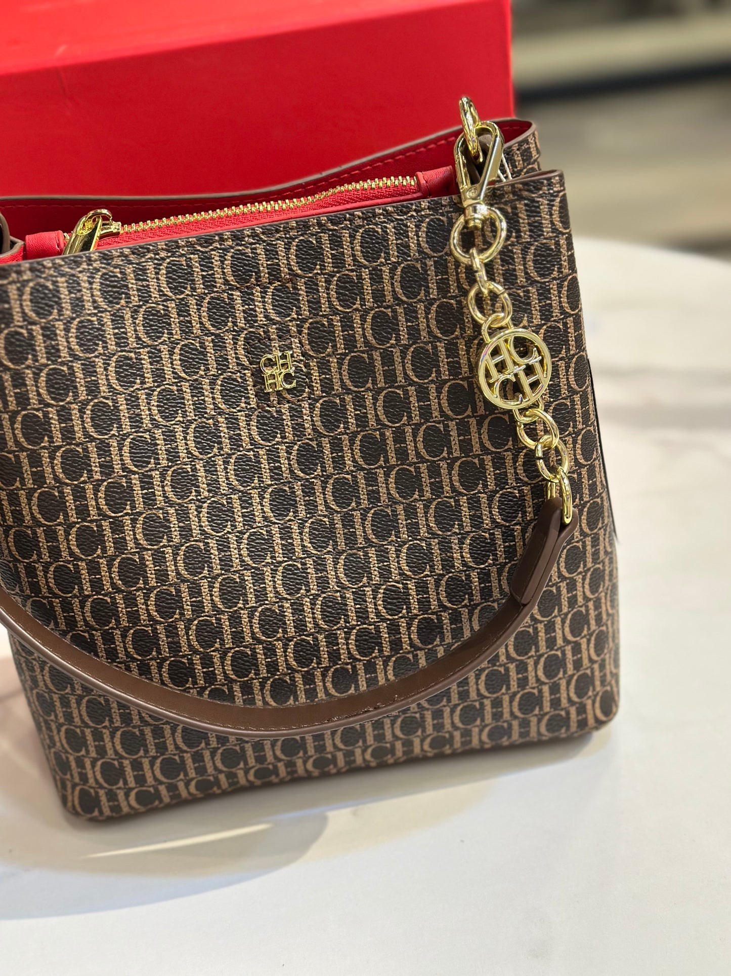 Elegant CH-Inspired Handbag – 2 Straps for Multiple Styles with Premium Box