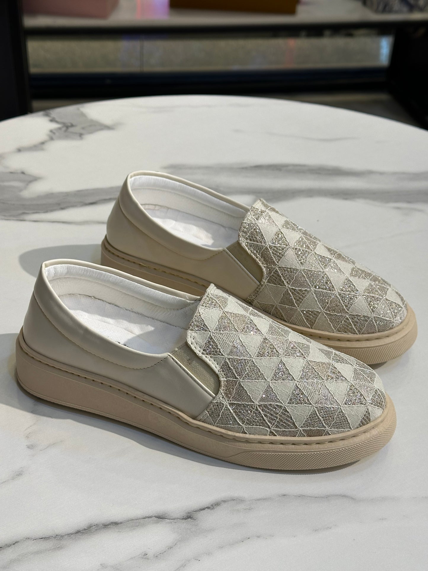 Glitter Diamond Pattern Slip-On Sneakers
