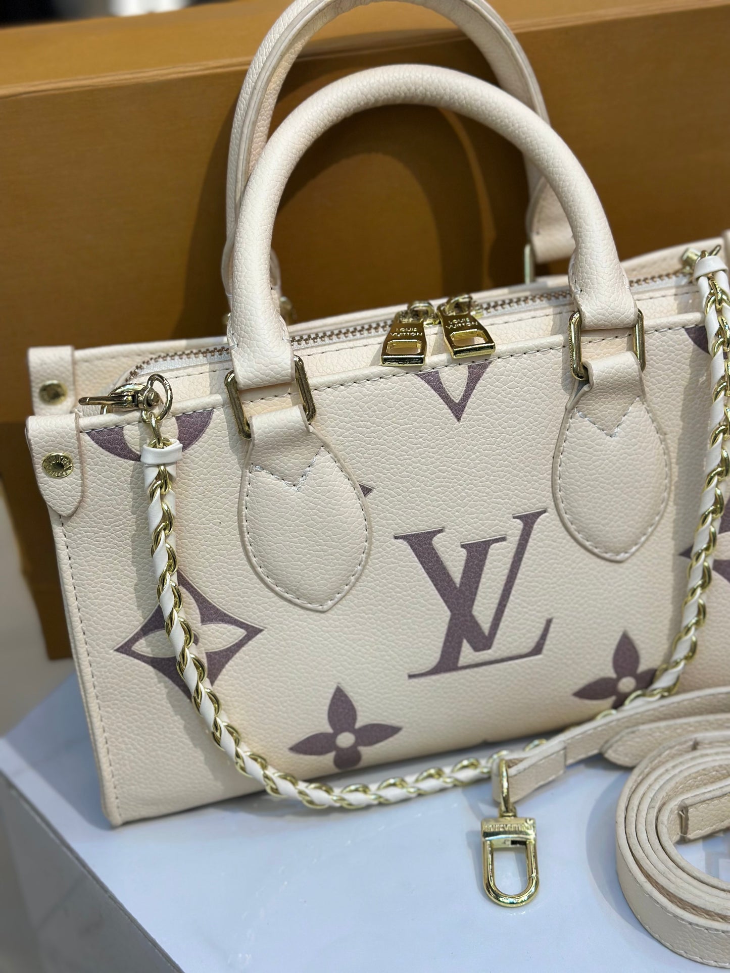 lv shoulder bag -on the go edition