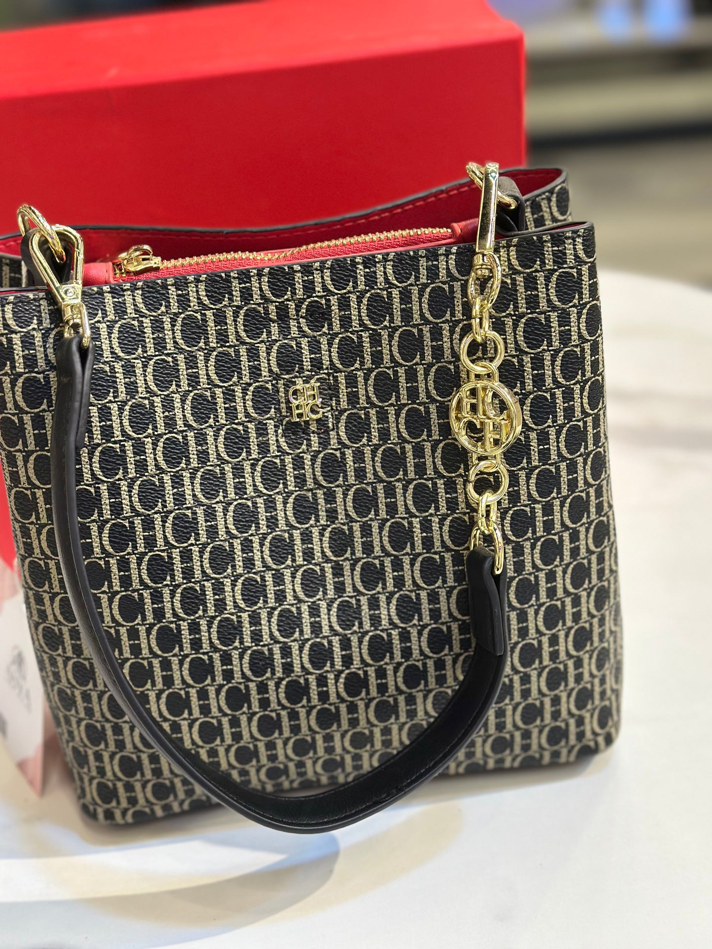 Elegant CH-Inspired Handbag – 2 Straps for Multiple Styles with Premium Box