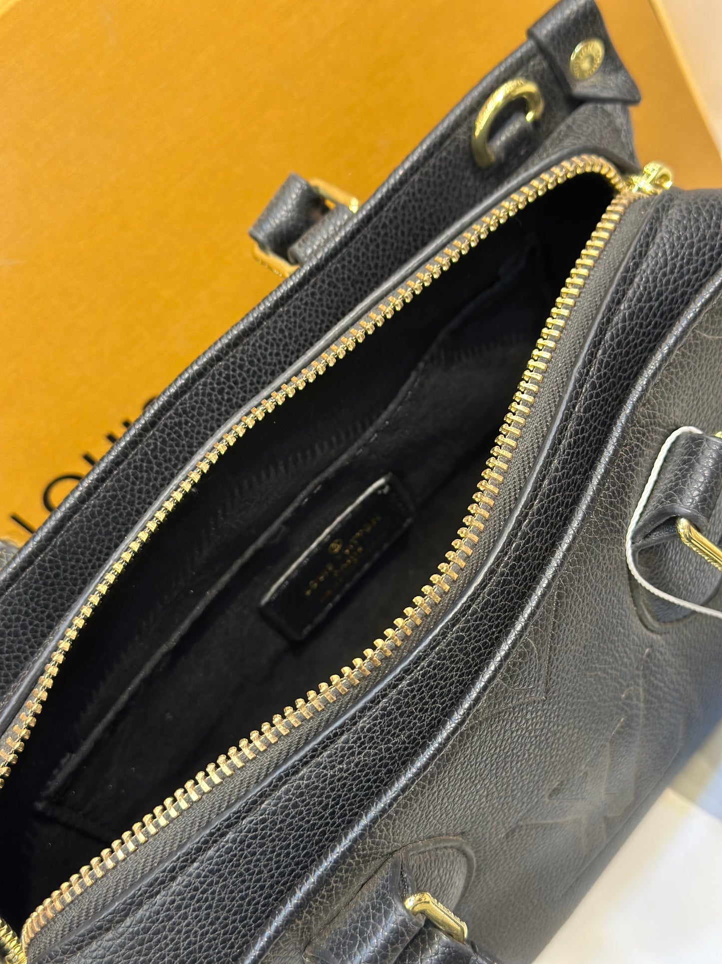 lv shoulder bag -on the go edition