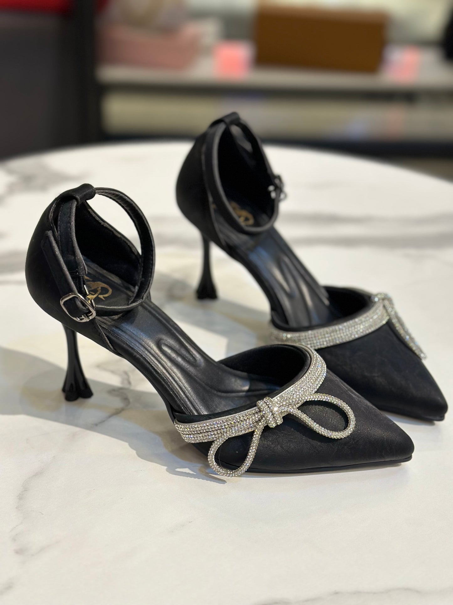 Crystal Bow Pointed Heel Pumps 7 cm