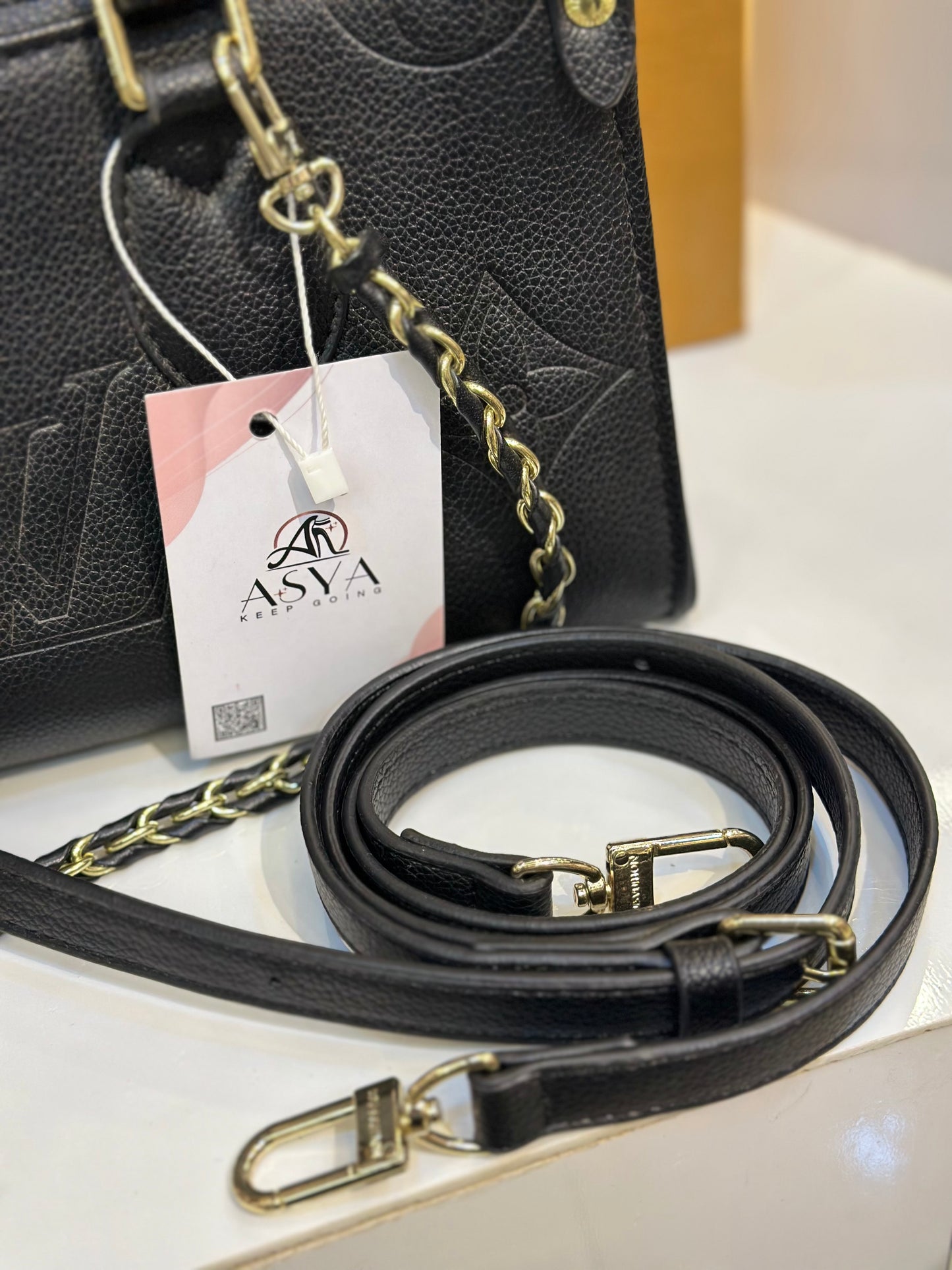lv shoulder bag -on the go edition